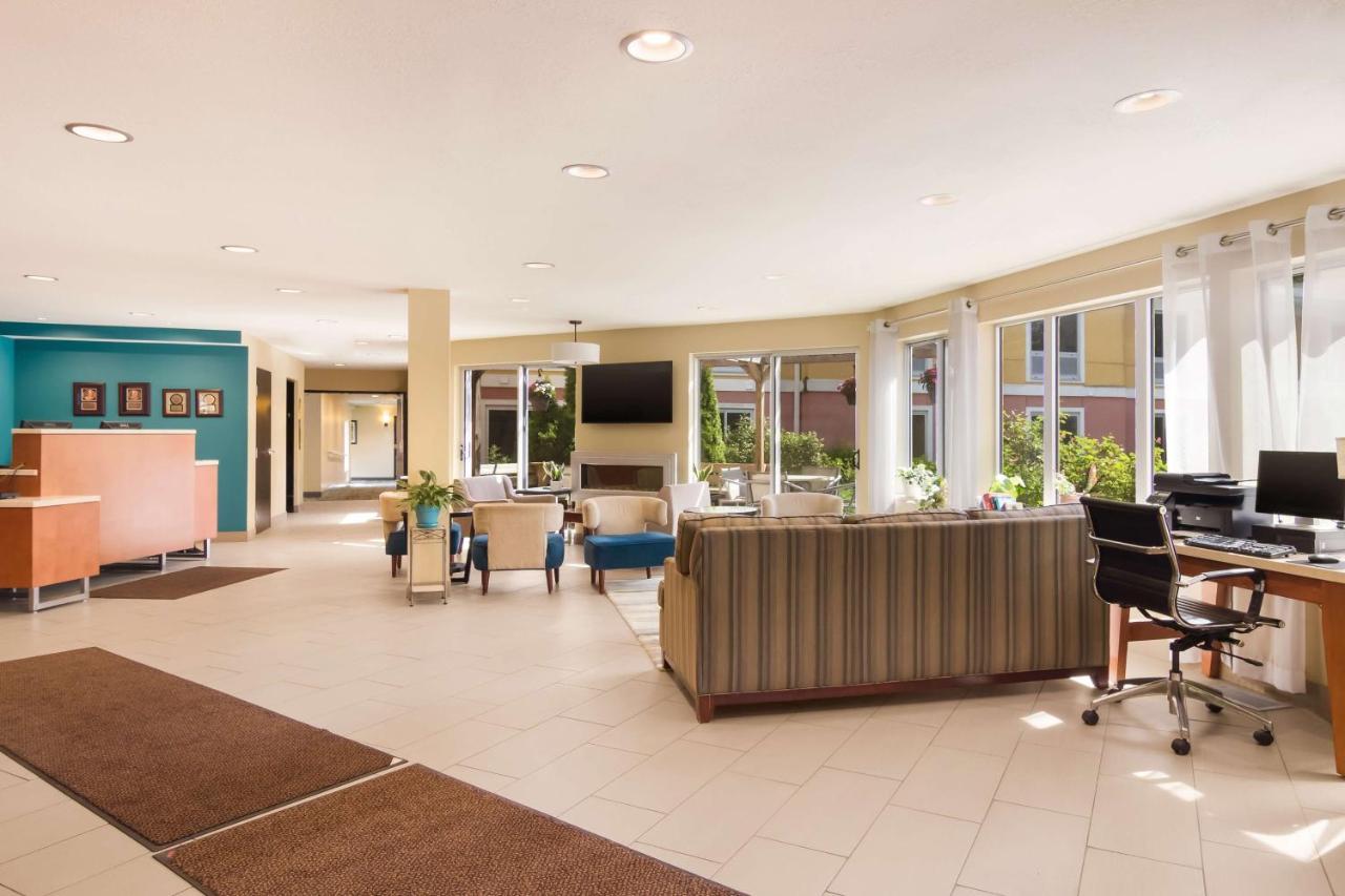 Best Western Plus Τράβερς Σίτι Εξωτερικό φωτογραφία